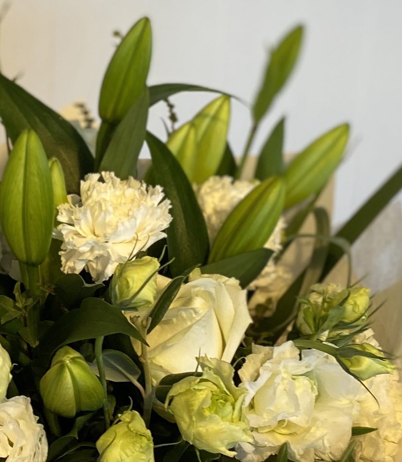 Fresh Flowers - Timeless Classic in Whites and Greens