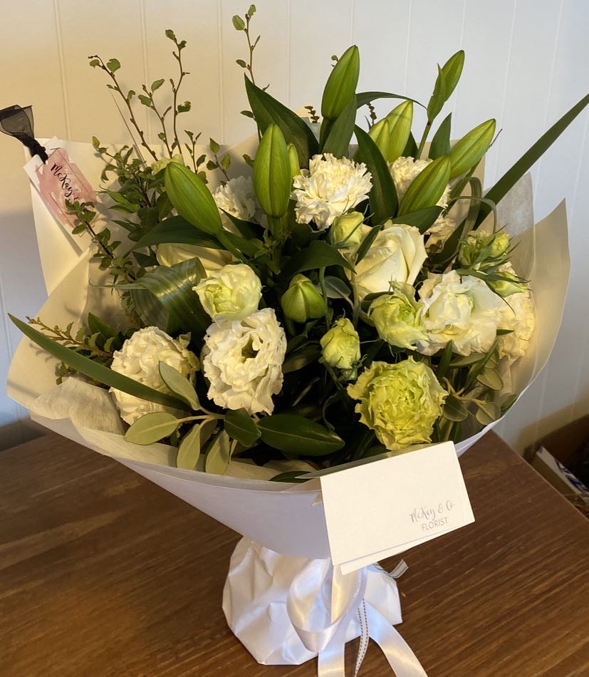 Fresh Flowers - Timeless Classic in Whites and Greens